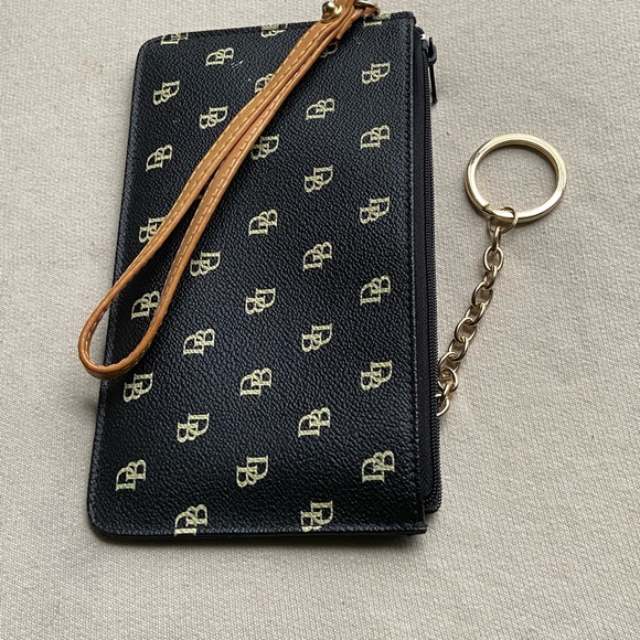 Dooney & Bourke wristlet. - Picture 4 of 13